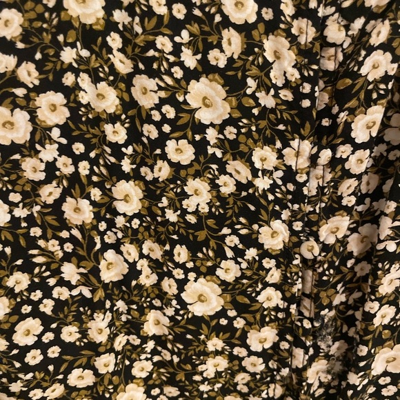 Old Navy Floral Tank-Top Blouse - Picture 4 of 5